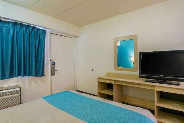 Motel 6-Knoxville, TN - North image 11